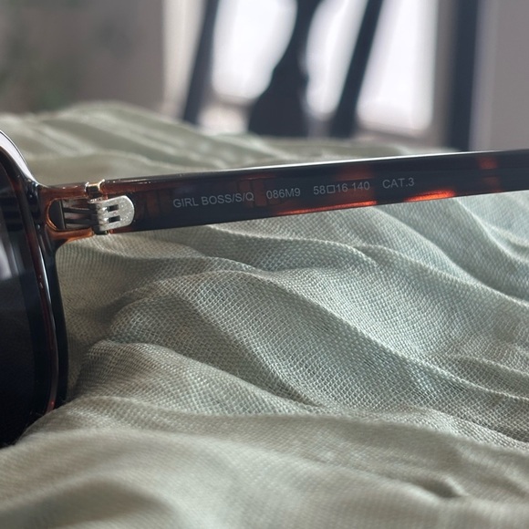 Privé Revaux Girl Boss Oversized Sunglasses – Tortoise Brown - Picture 3 of 8